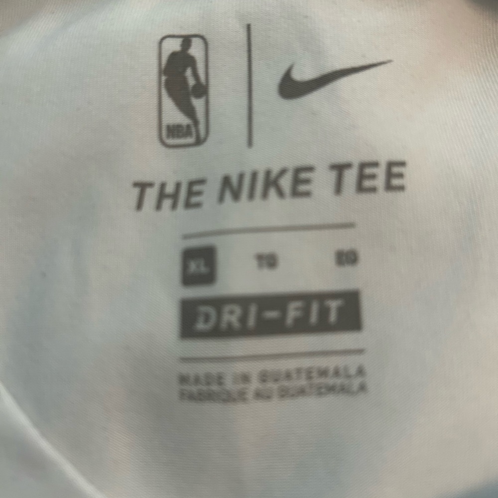 White Atlanta Hawks Nike T-shirt - Picture 4 of 4